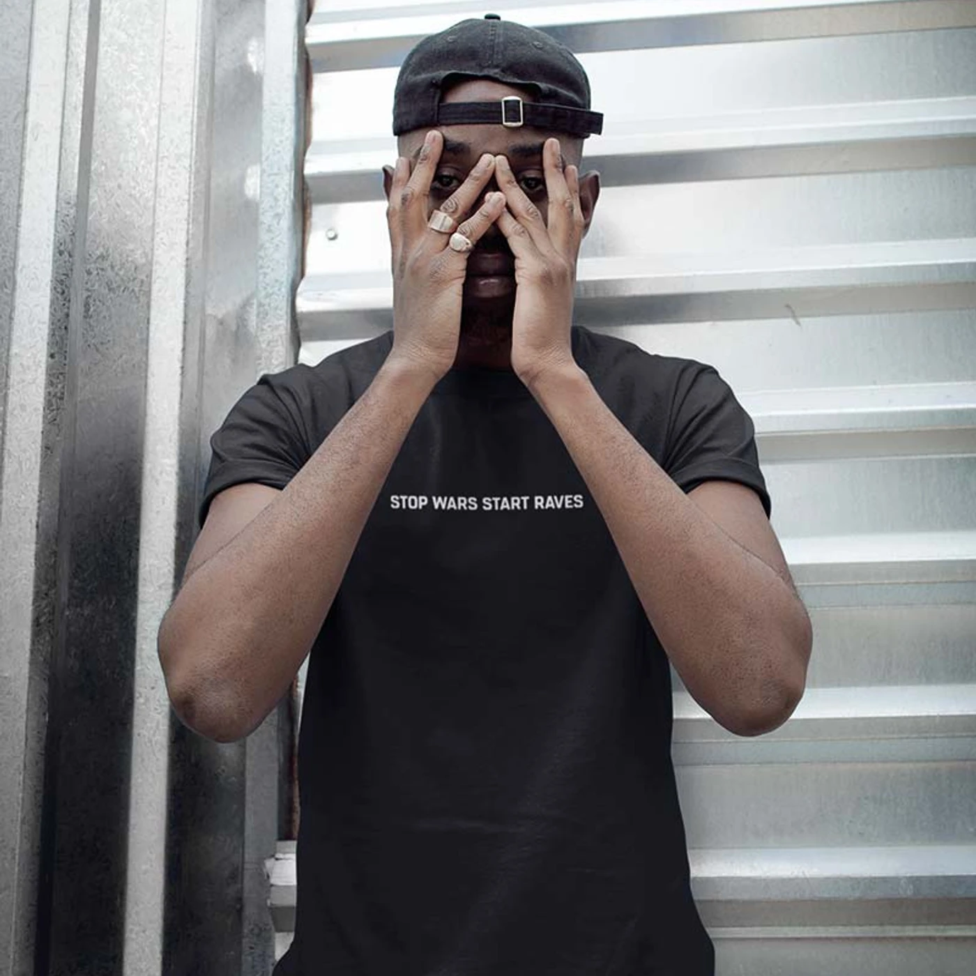 Rave Clothing Stop Wars Start Raves T-Shirt in schwarz
