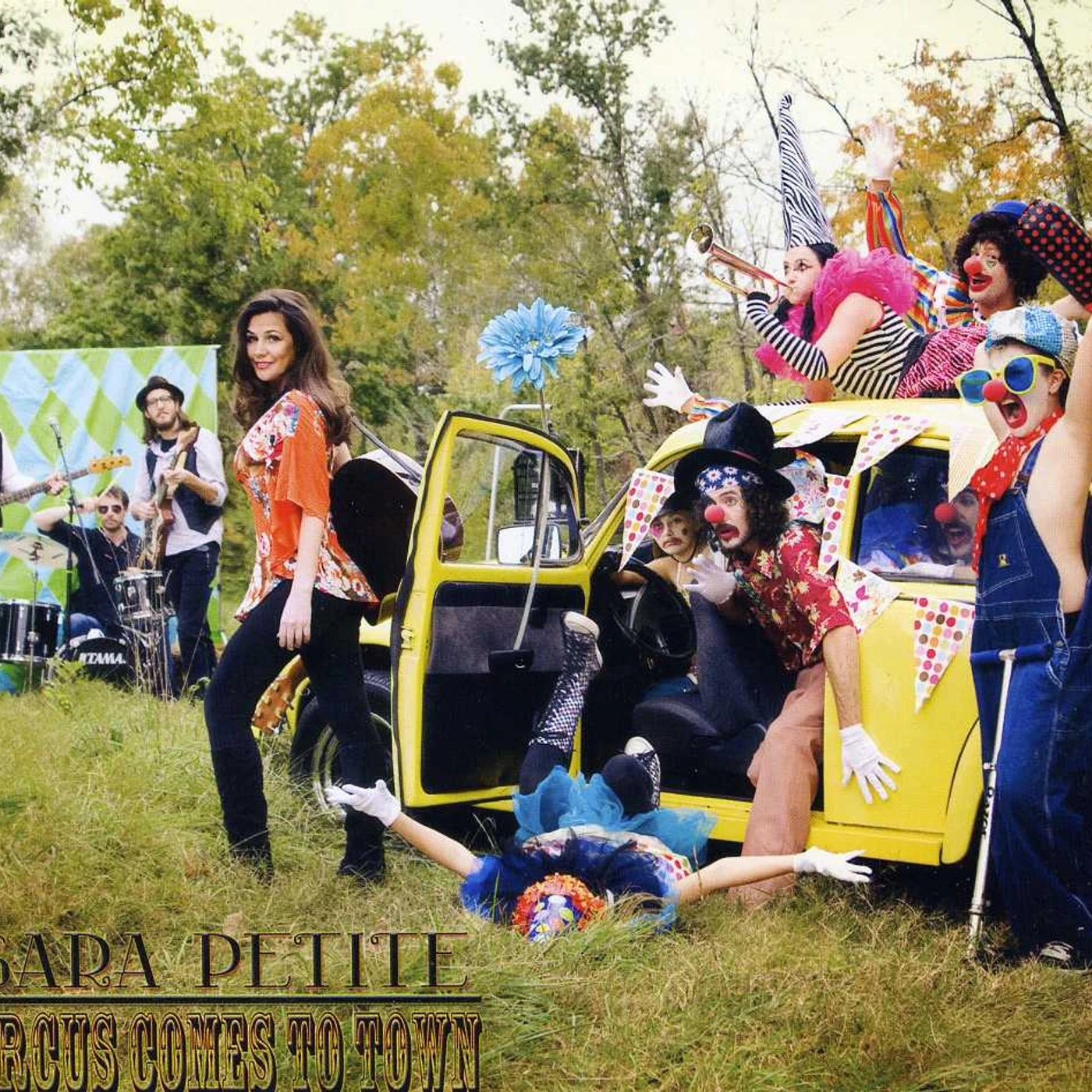Sara Petite CIRCUS COMES TO TOWN CD
