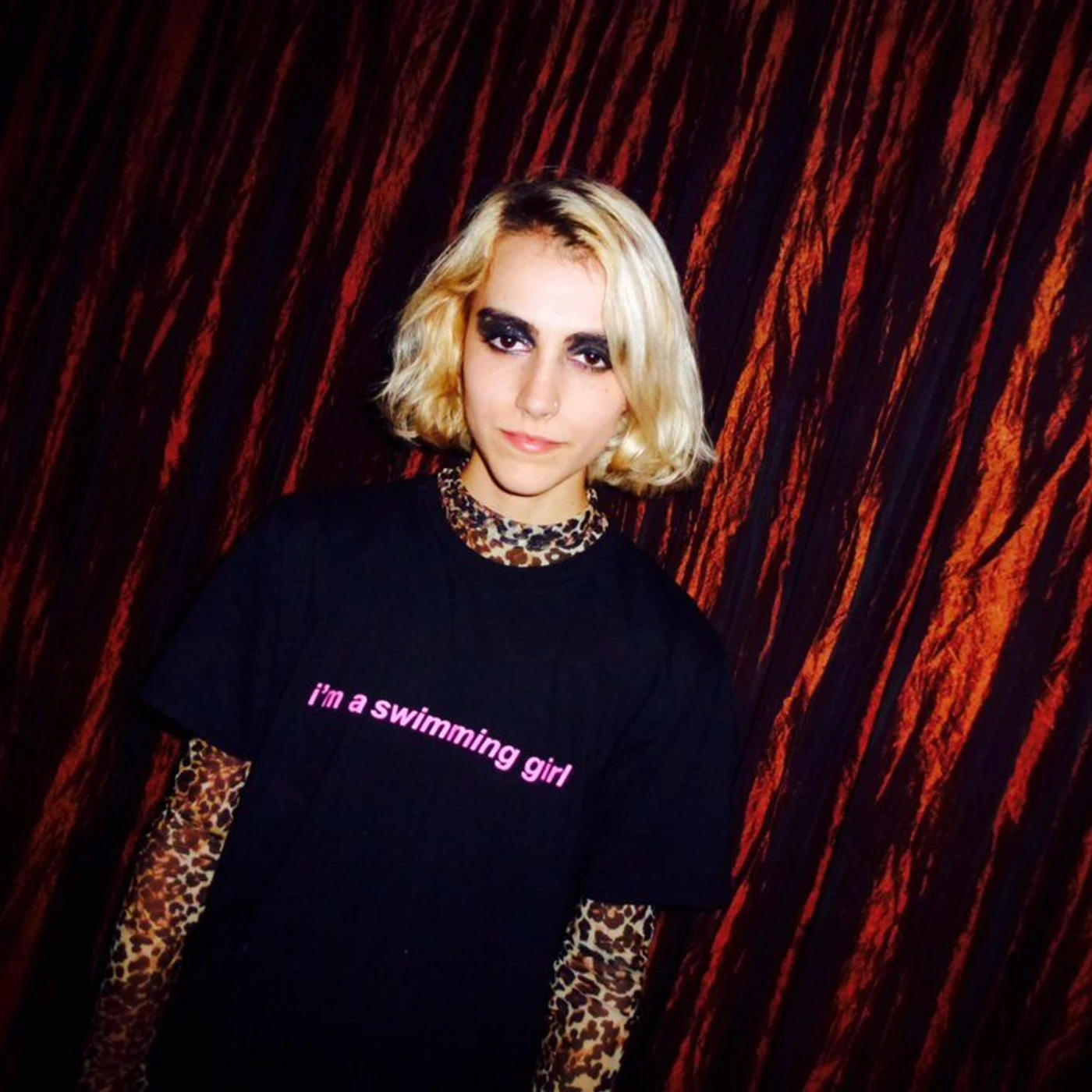 Swimming Girls T-SHIRT (PINK TEXT)