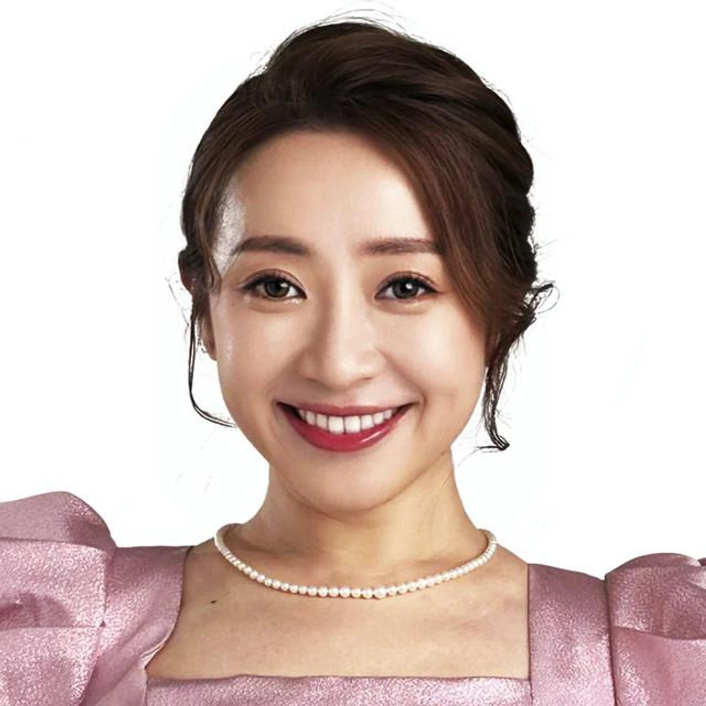 Queenzy Cheng 莊群施 Brand Page