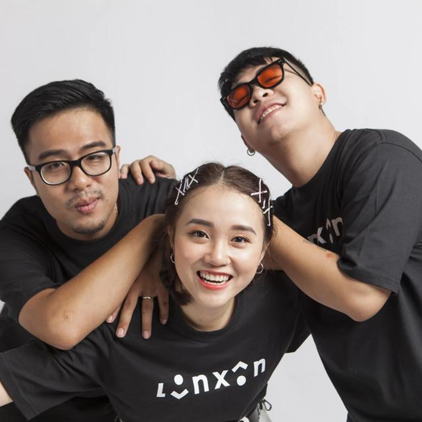 Lộn Xộn Band Brand Page