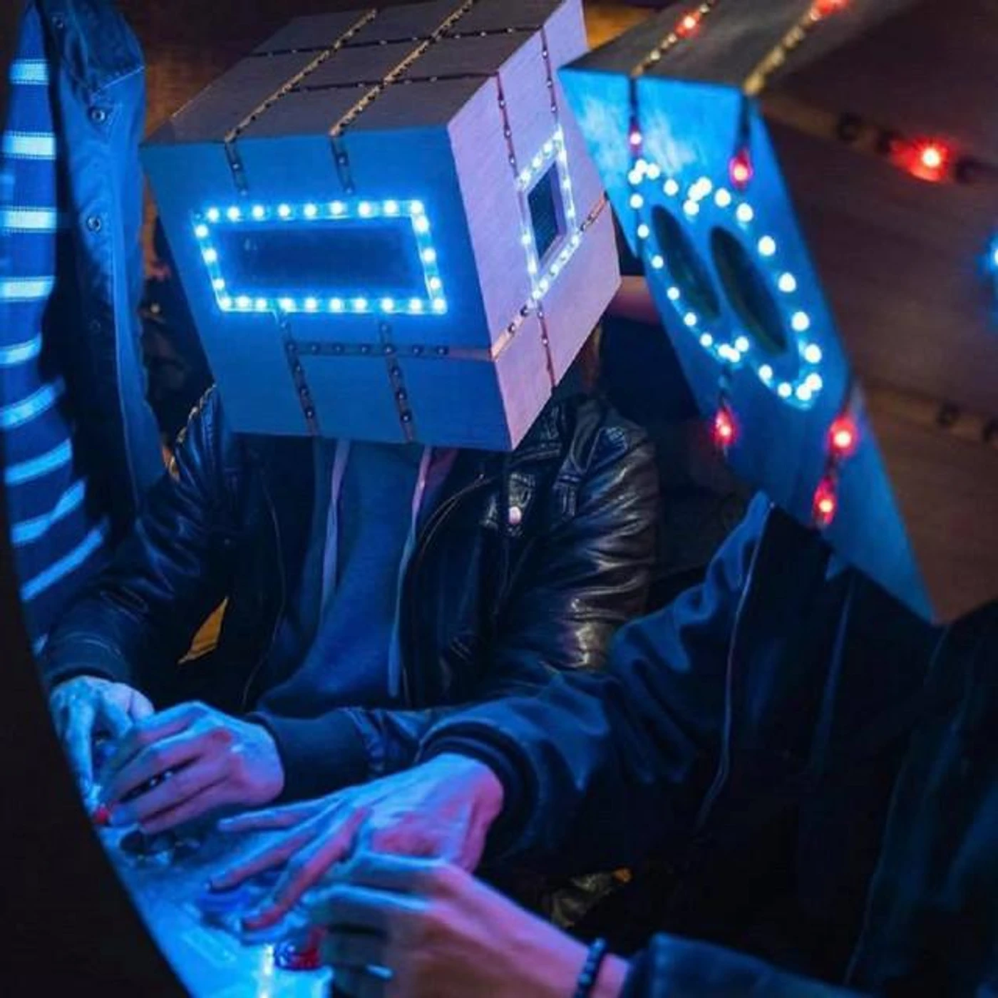 口一口