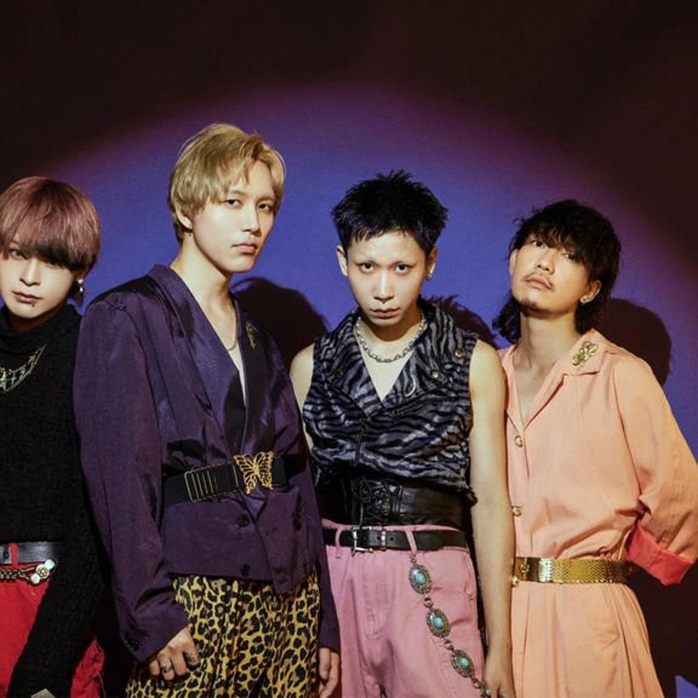 猫背のネイビーセゾン