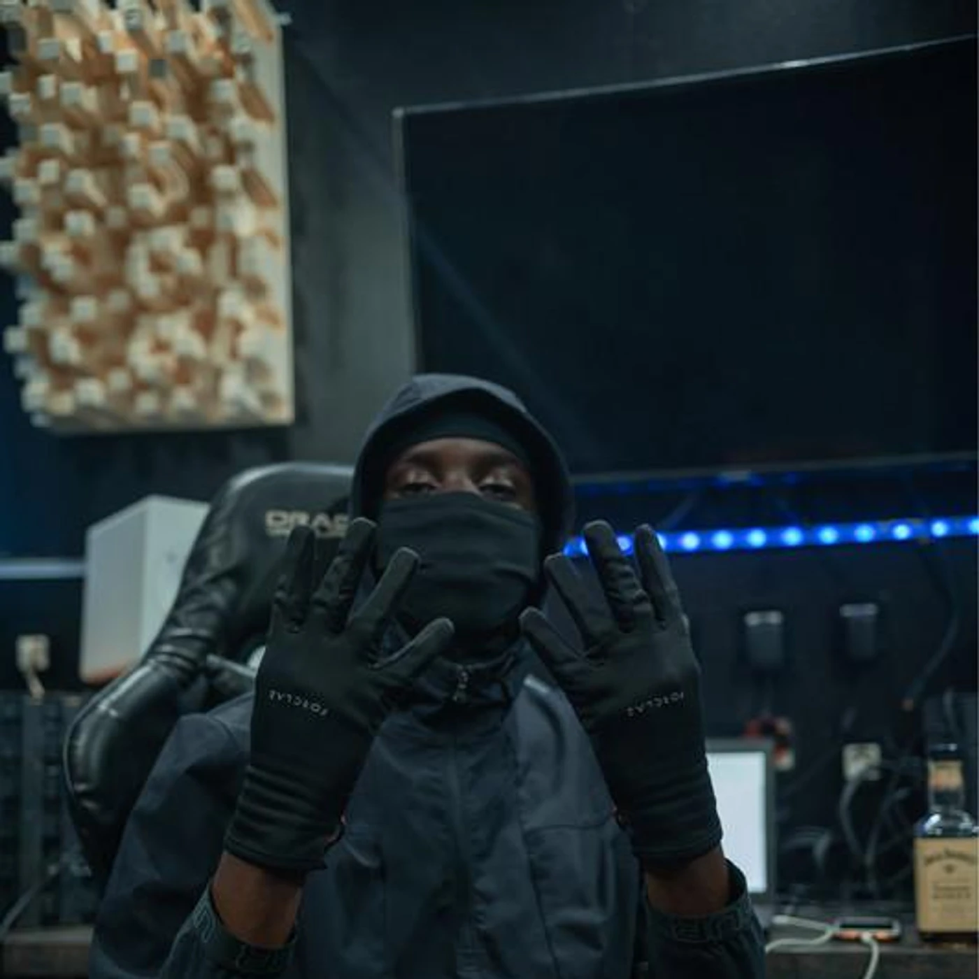 V2 Almz