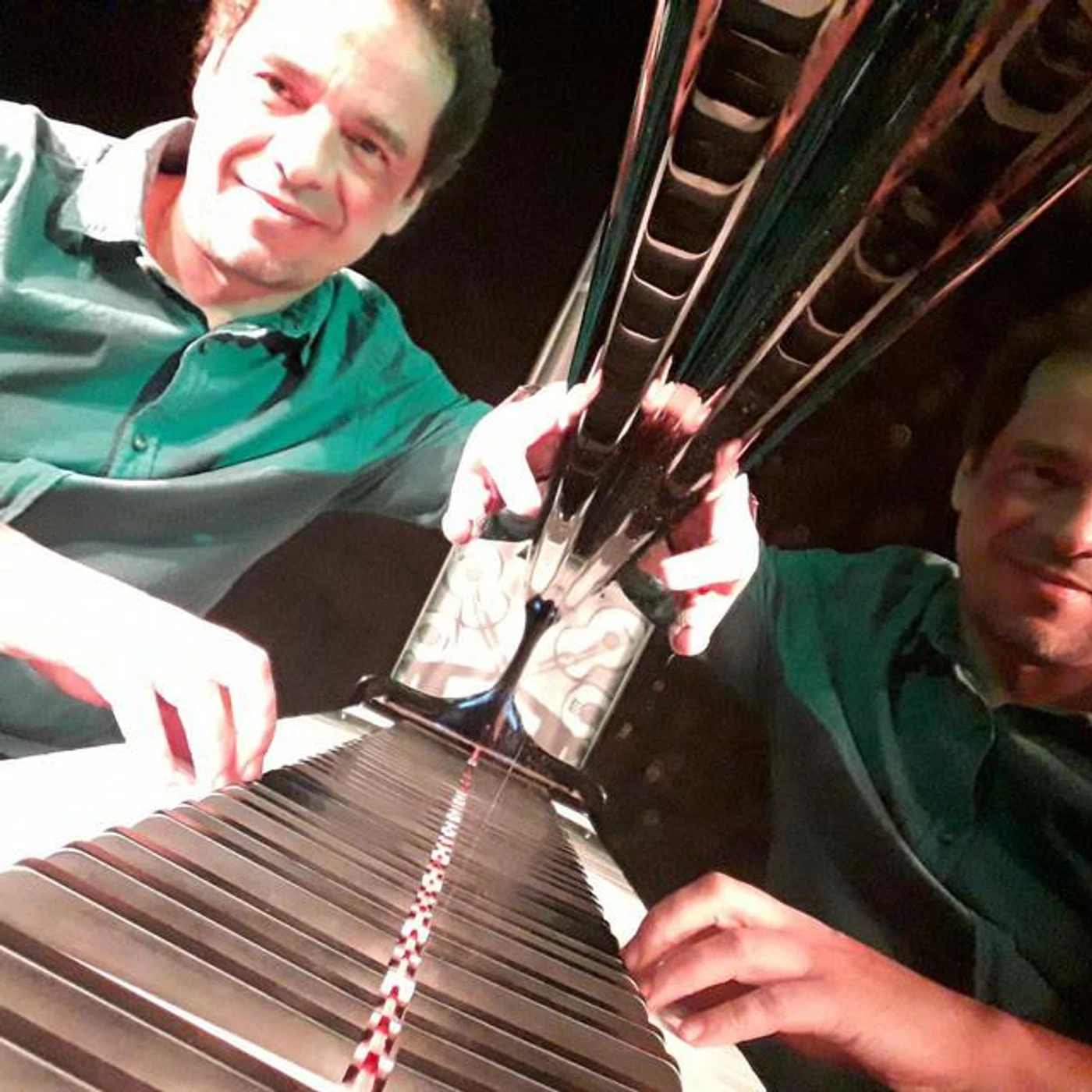 Vitor Peixoto Brand Page