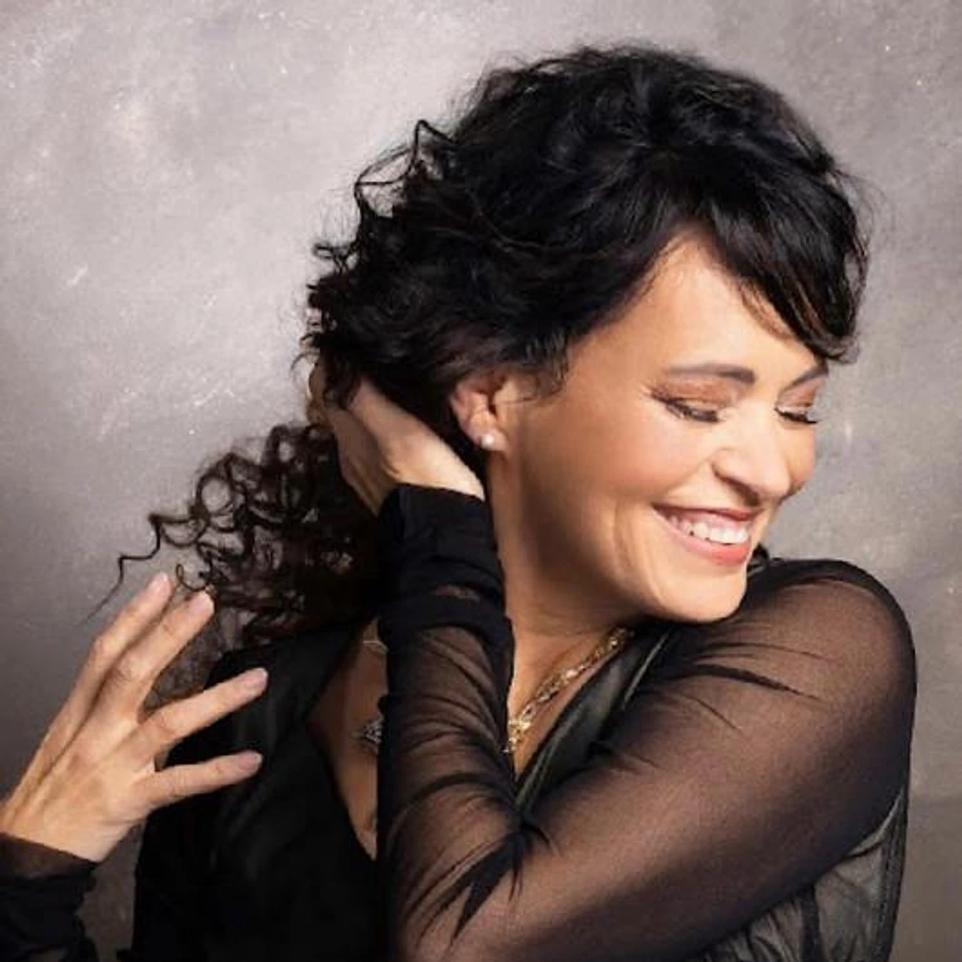 Viviane De Farias Brand Page