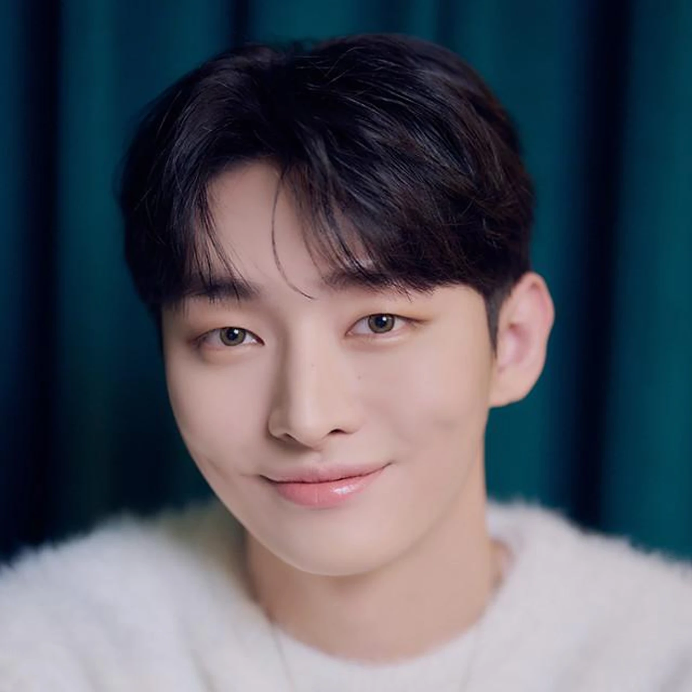 Yoon Jisung Brand Page