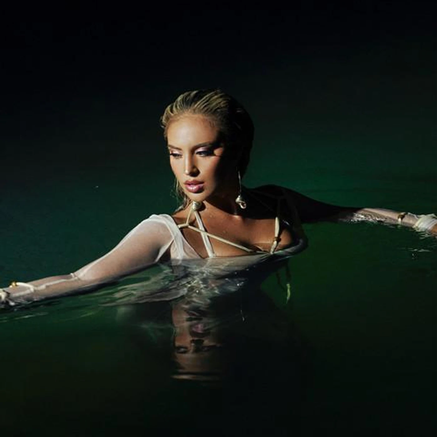 Alina Baraz Brand Page