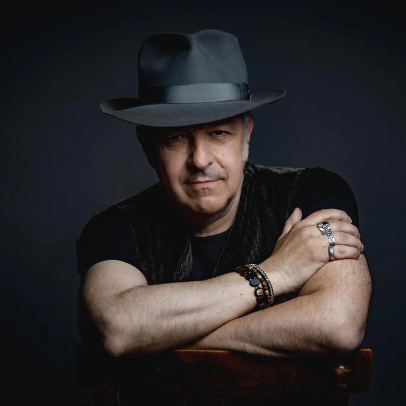 Davide Van De Sfroos Brand Page