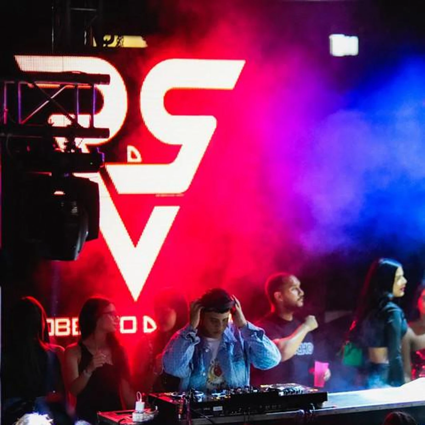 Dj Roberto Da'Silva Brand Page