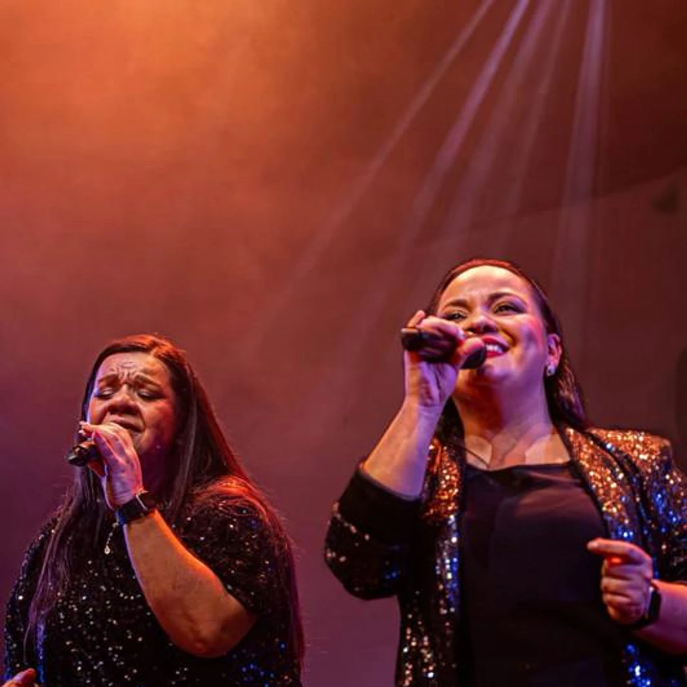 Dos y ÉL Brand Page