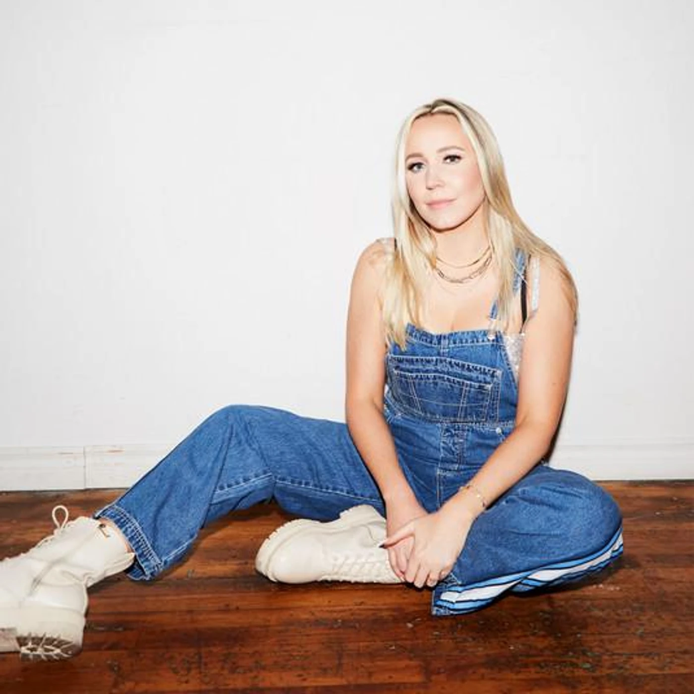 Elyse Saunders Brand Page