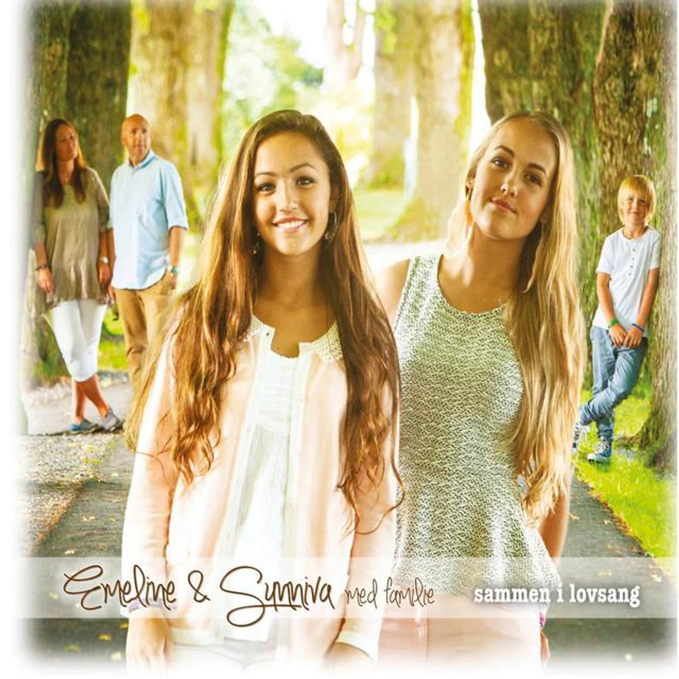 Emeline og Sunniva med familie