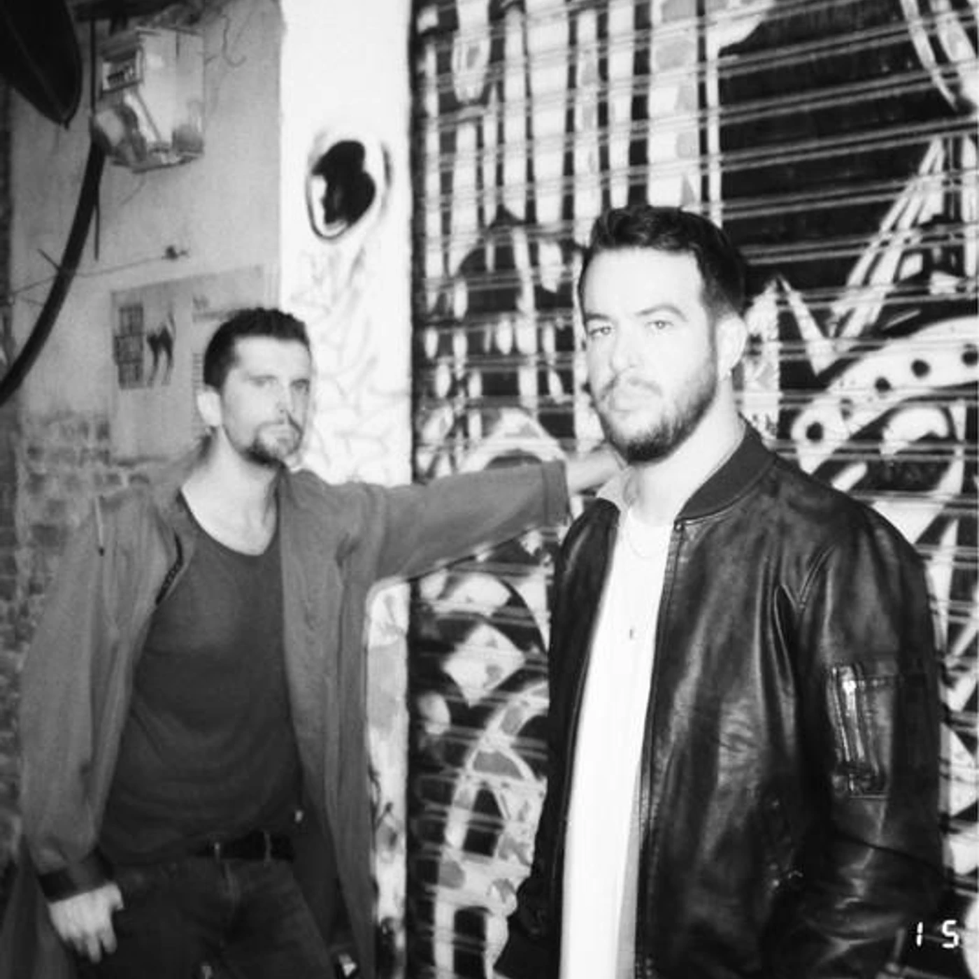 Exili a Elba Brand Page