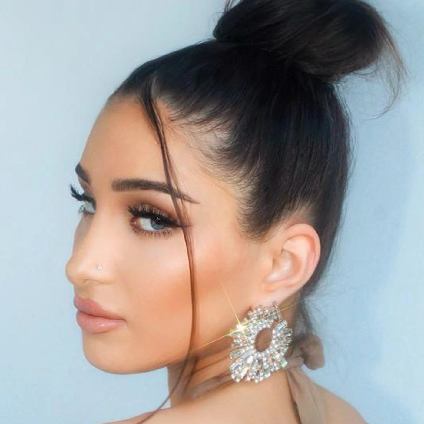 Halle Abadi