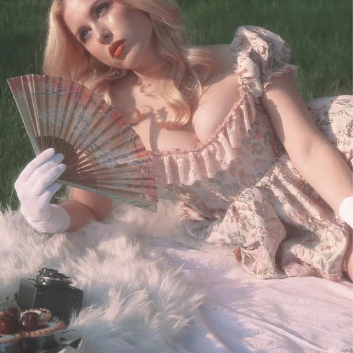 Holly Macve Brand Page