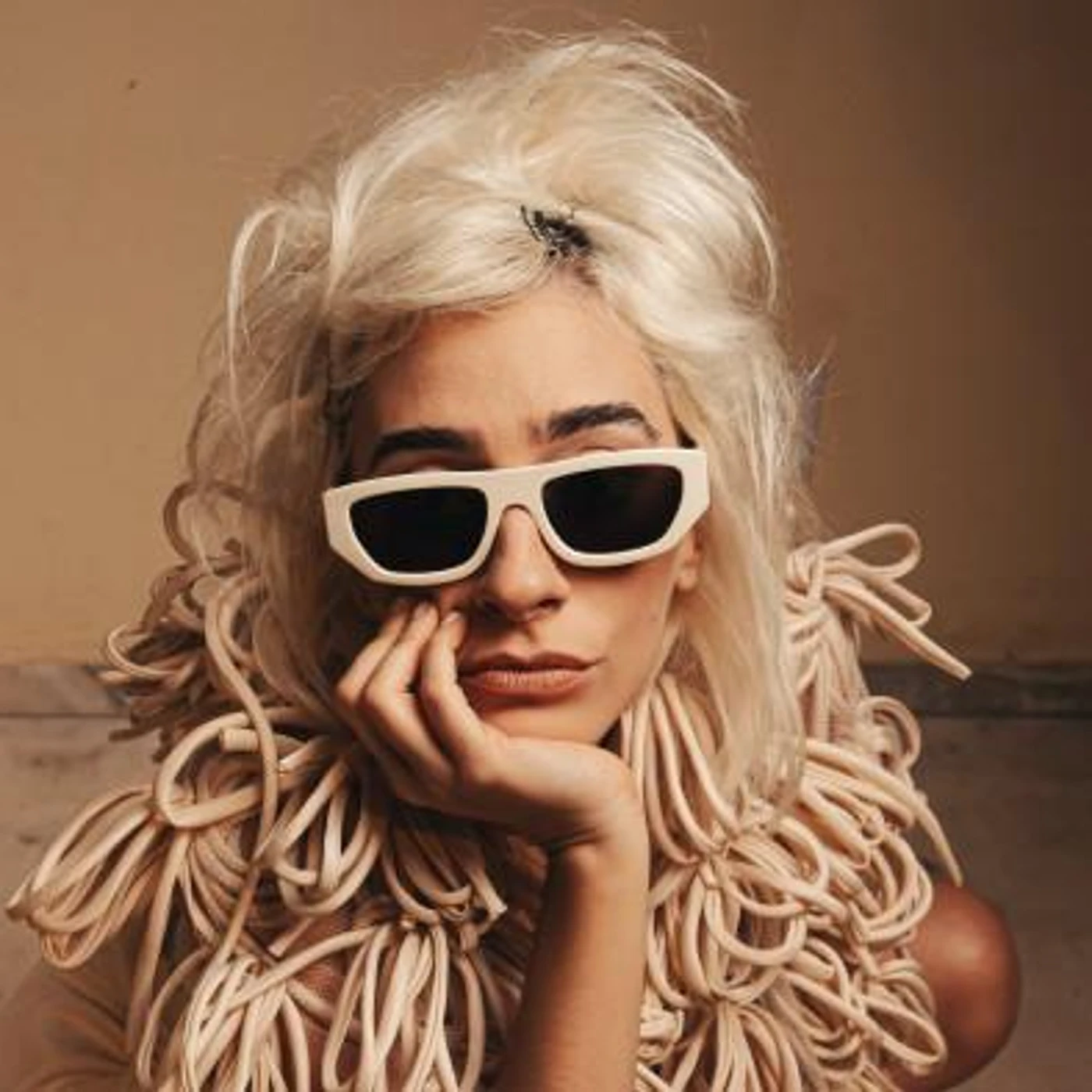 Juliana Linhares Brand Page