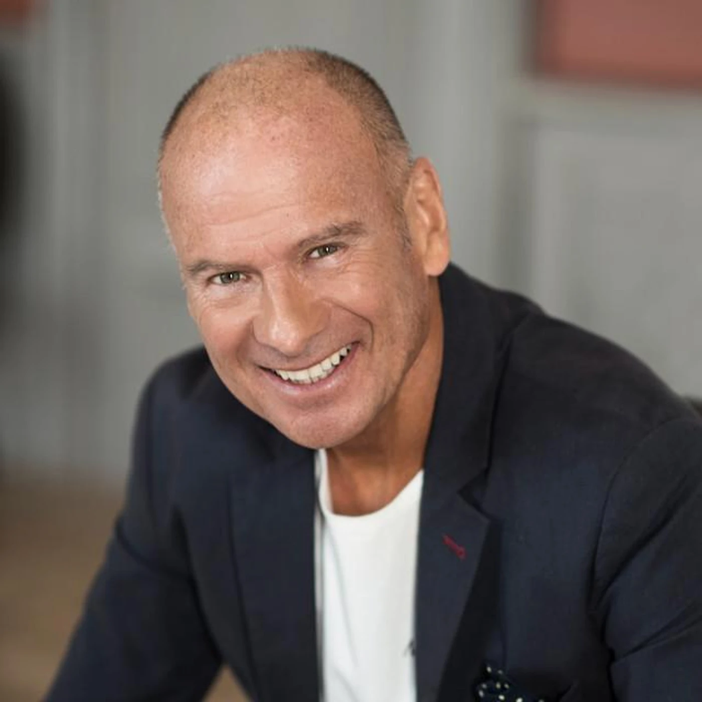 Lasse Holm Brand Page