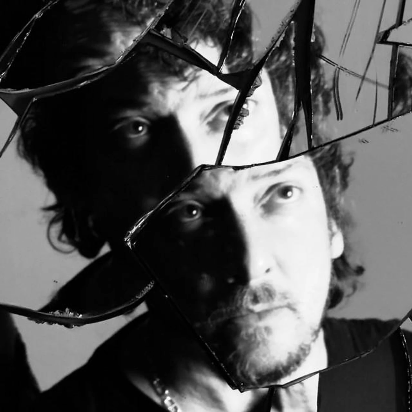 León Larregui Brand Page