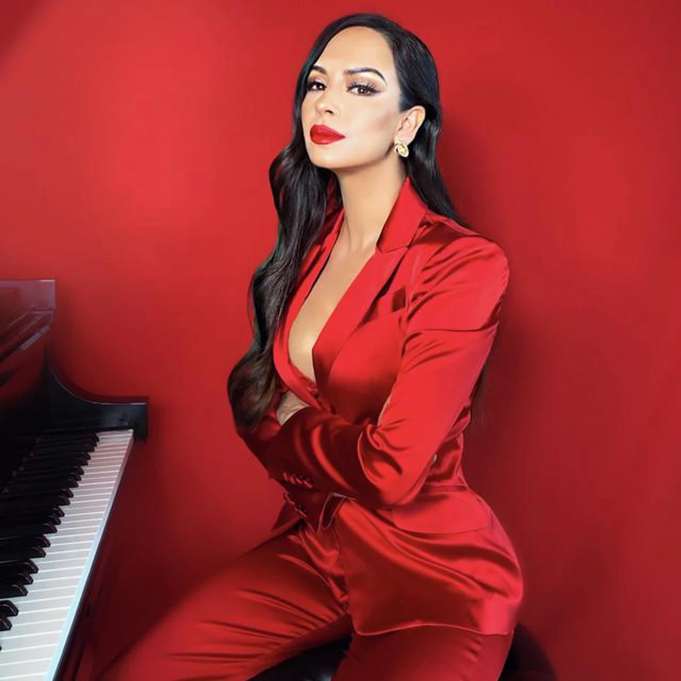 Lola Astanova Brand Page