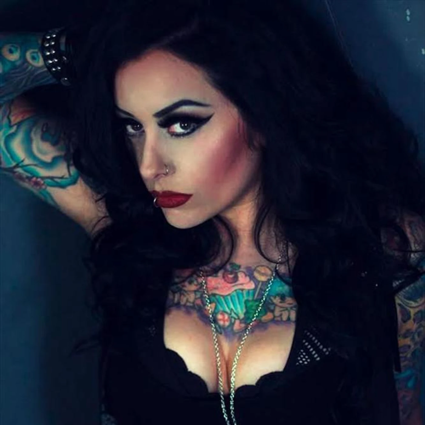 Lola Black Brand Page