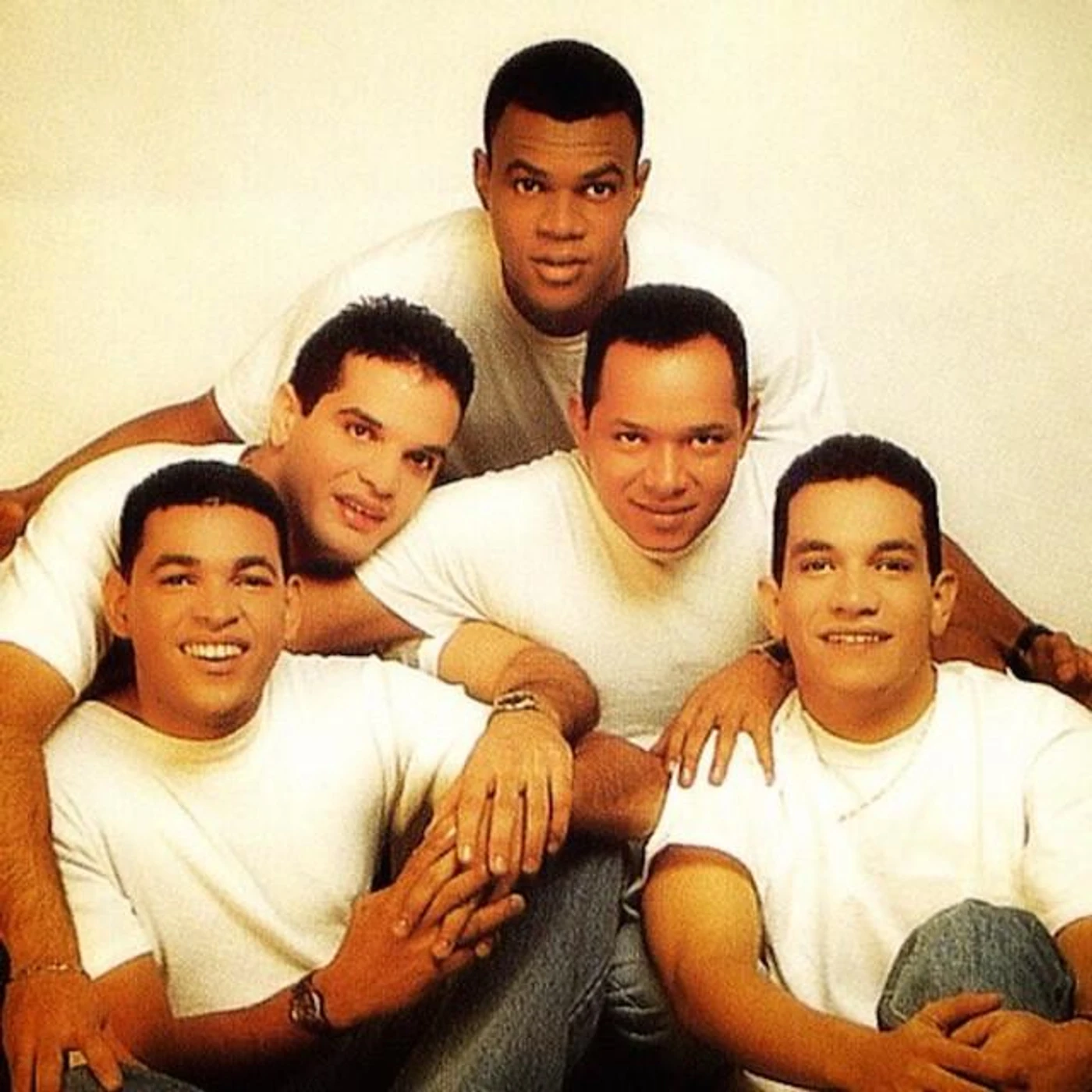 Los Cantantes Brand Page