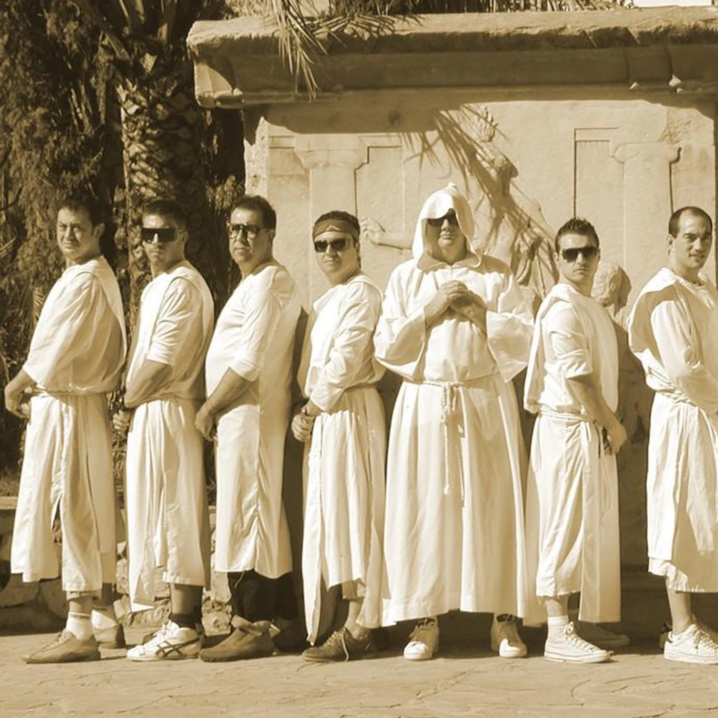 Los Inhumanos Brand Page