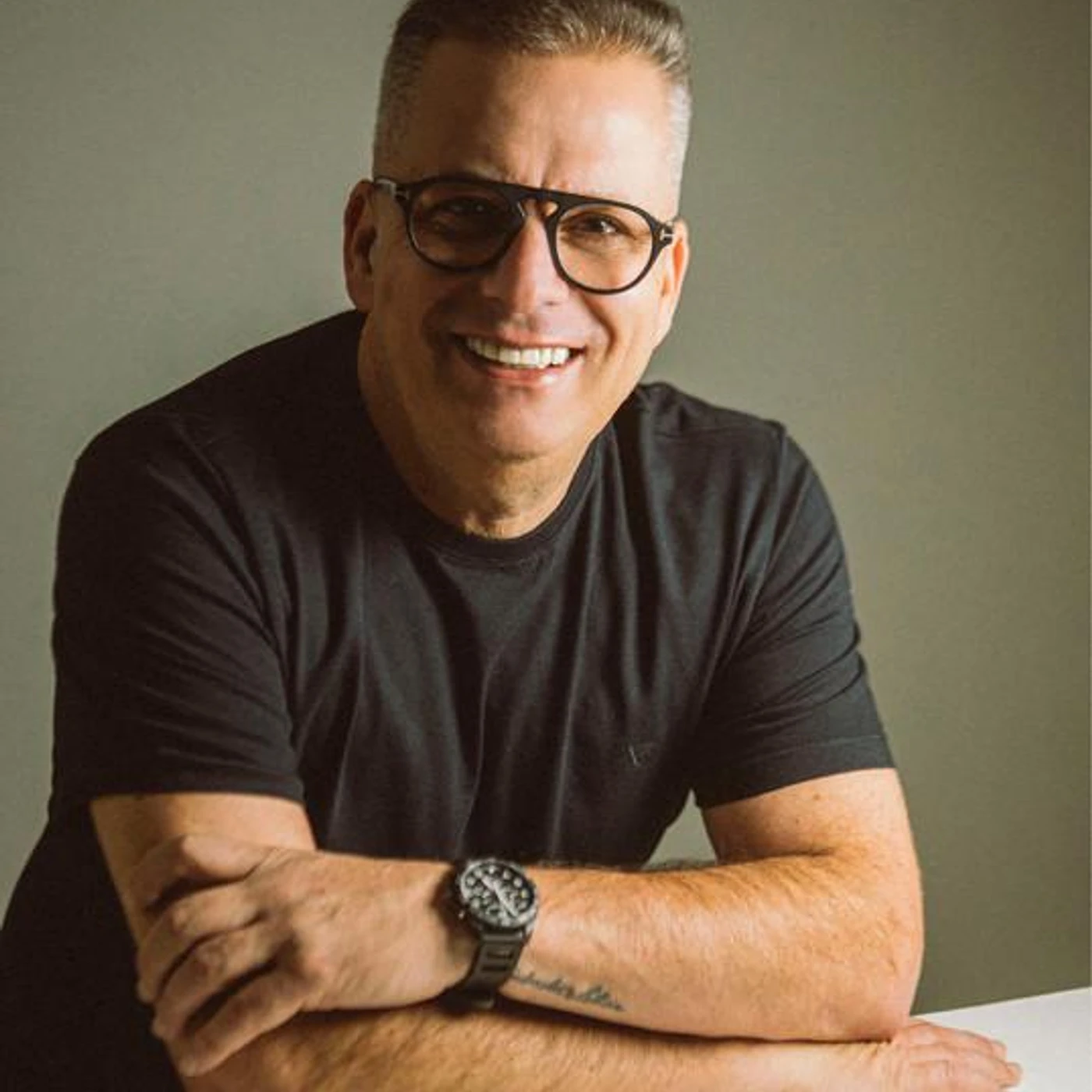 Mauricio Cury Brand Page