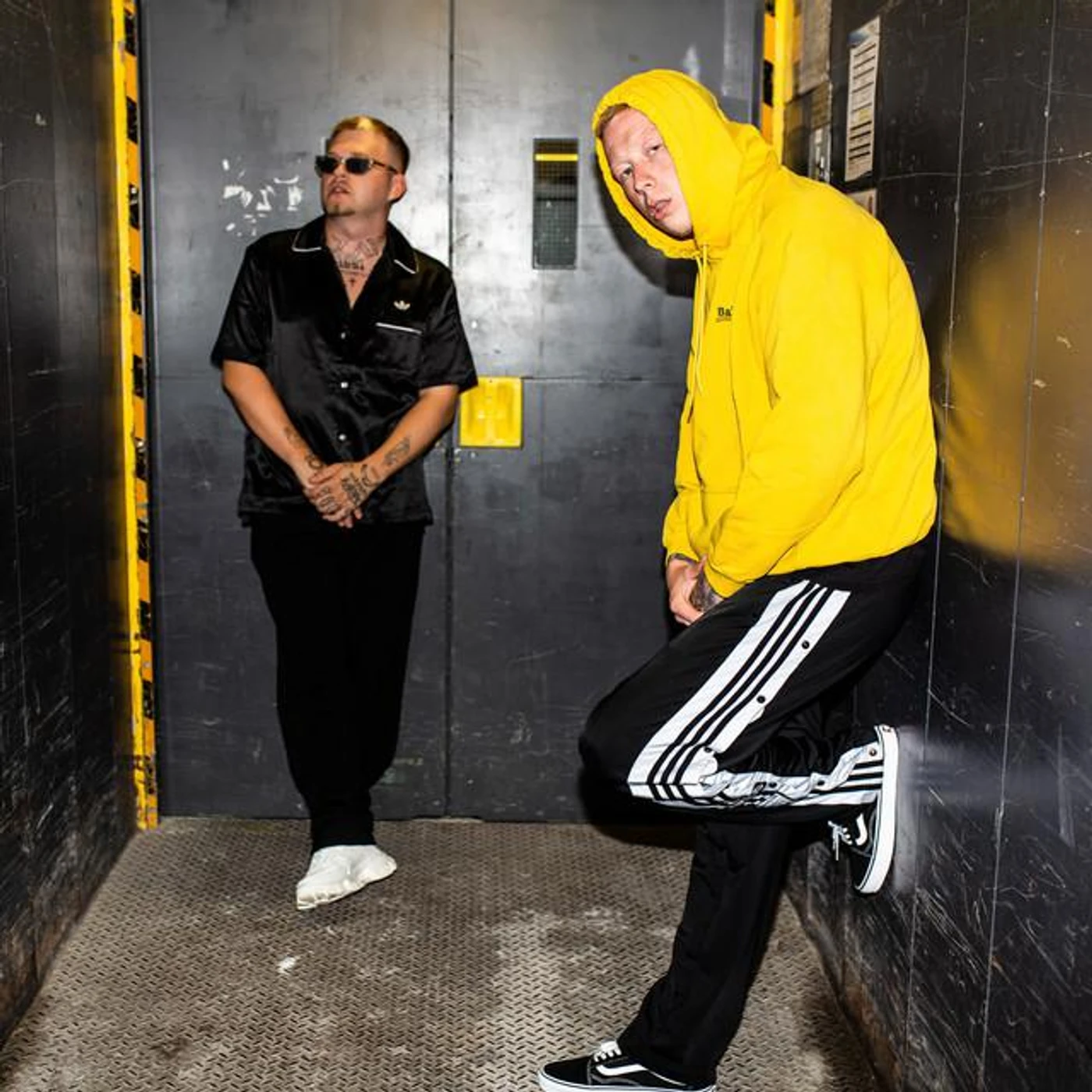 Nullzweizwei Brand Page