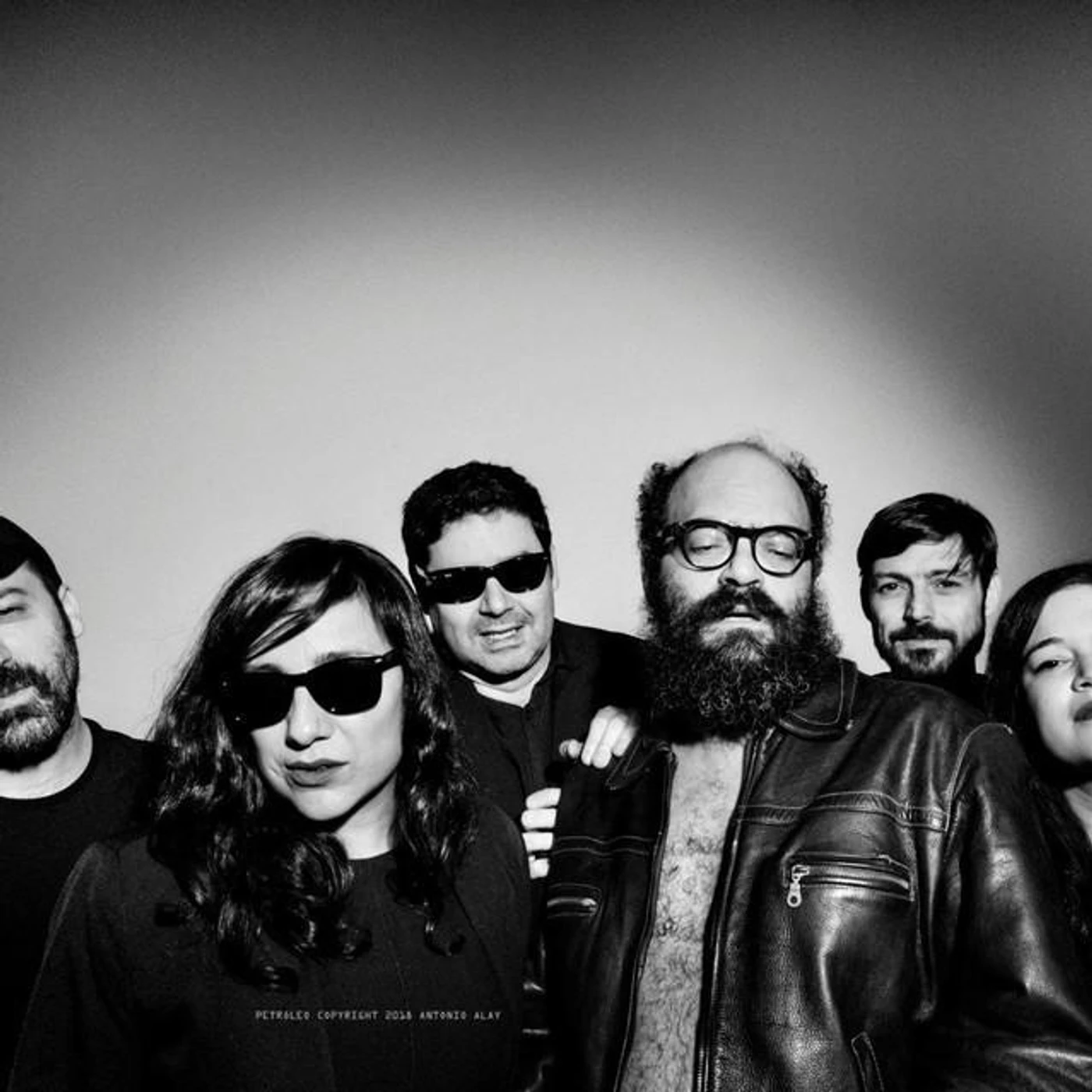 Petróleo Brand Page