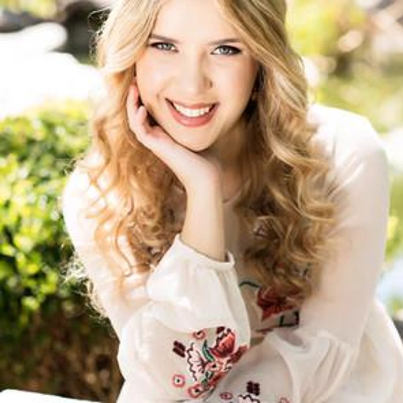 Rachael Leahcar Brand Page