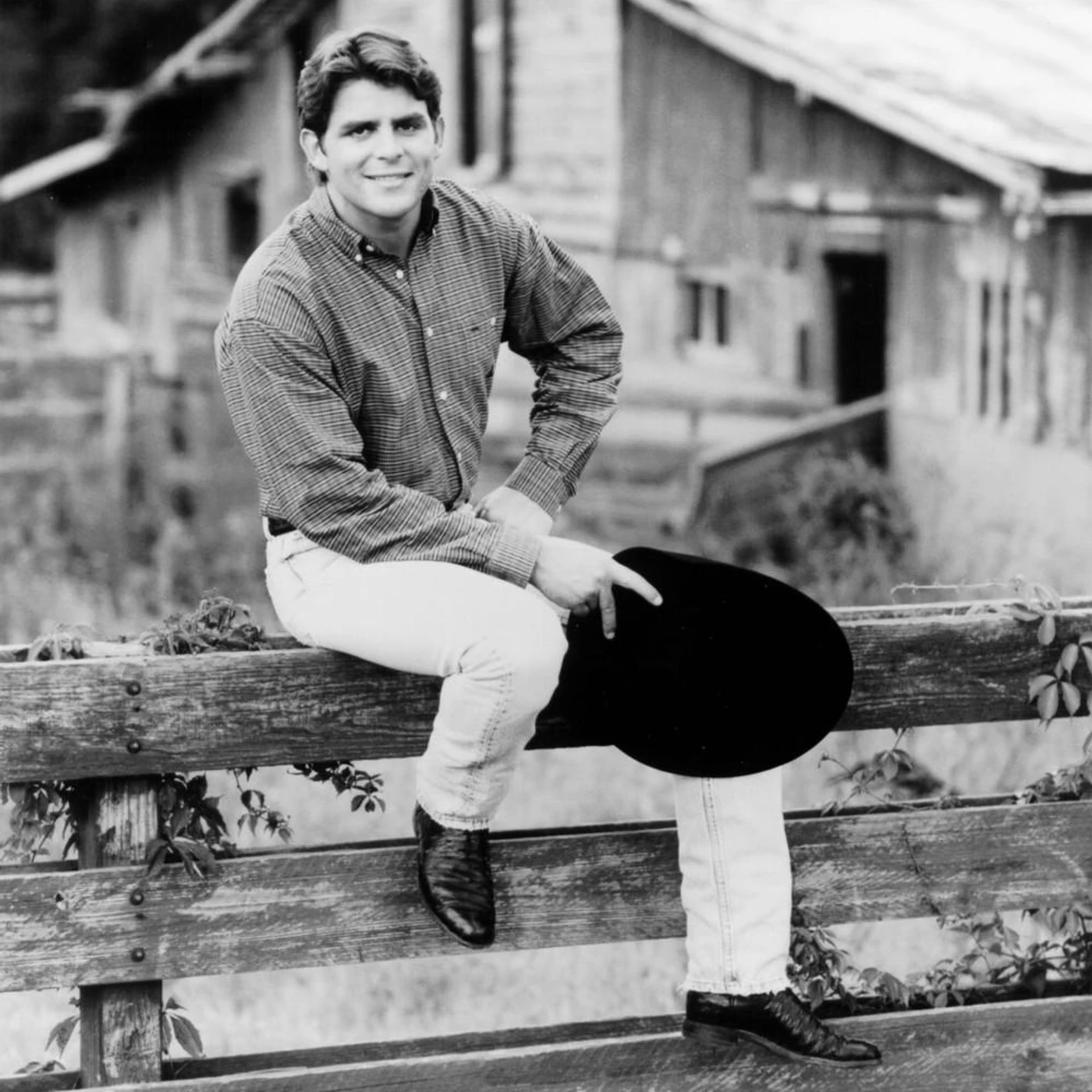 Rhett Akins Brand Page