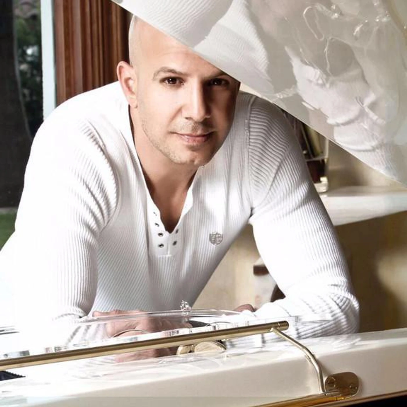 Roberto Vazquez Brand Page