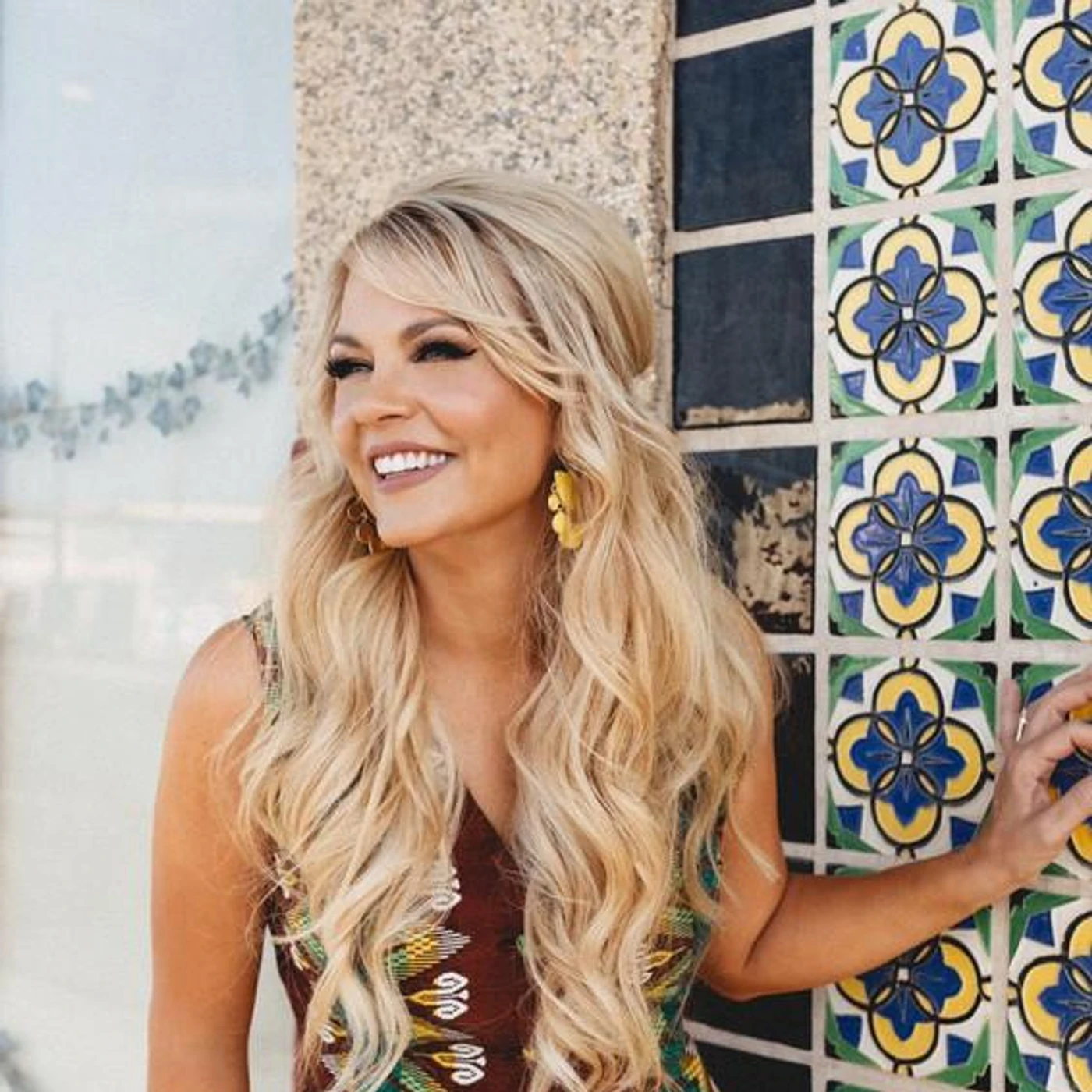 Shari Rowe Brand Page