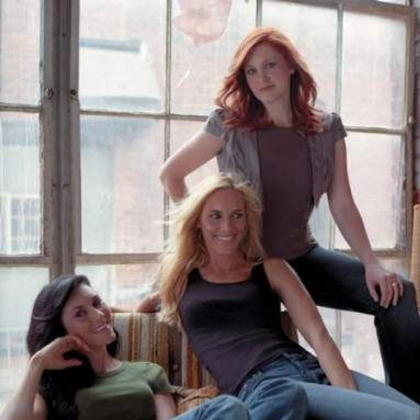 SHeDAISY Brand Page