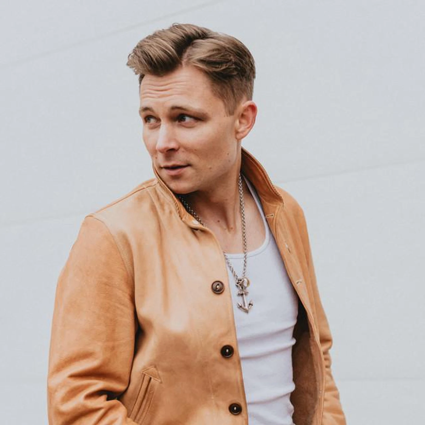Frankie Ballard Brand Page