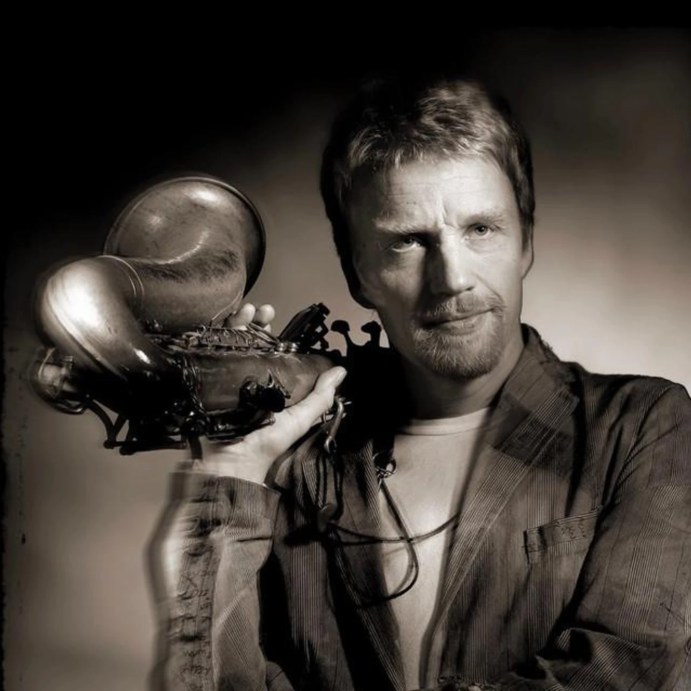 Fredrik Lundin Brand Page