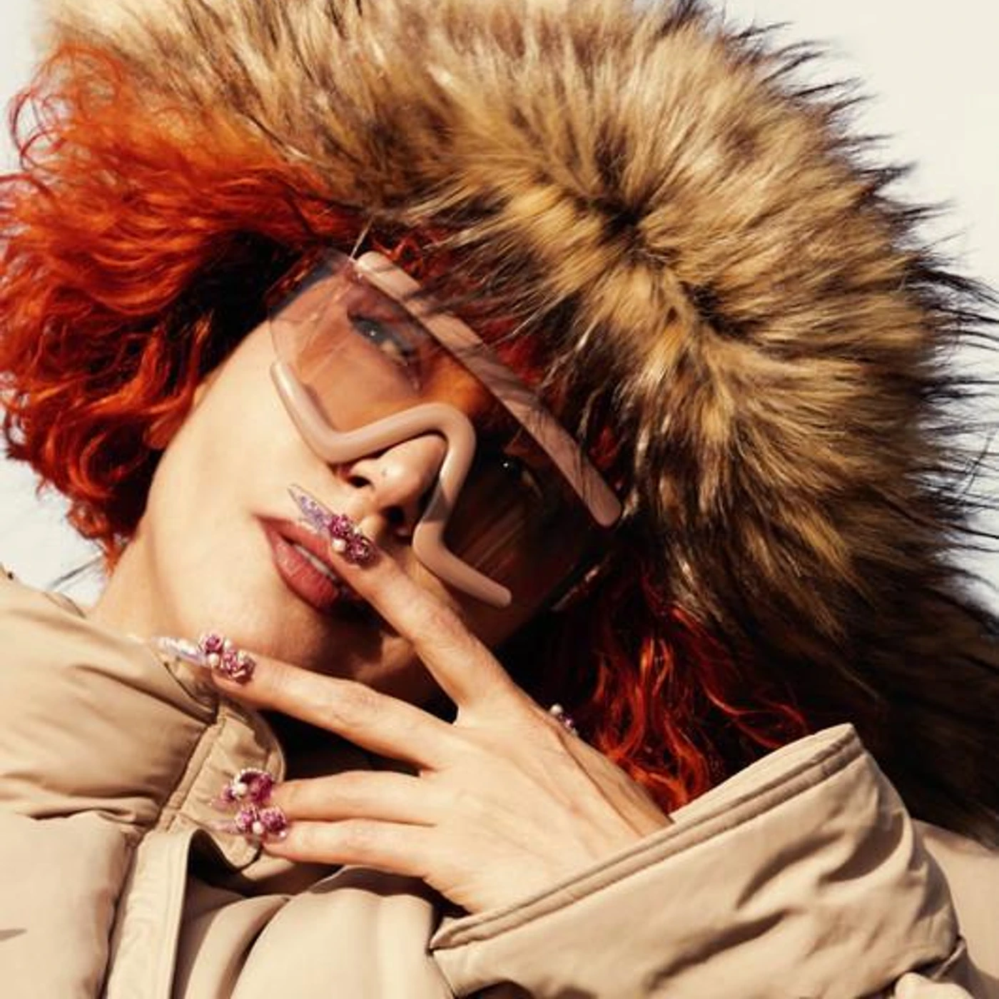 Hande Yener Brand Page