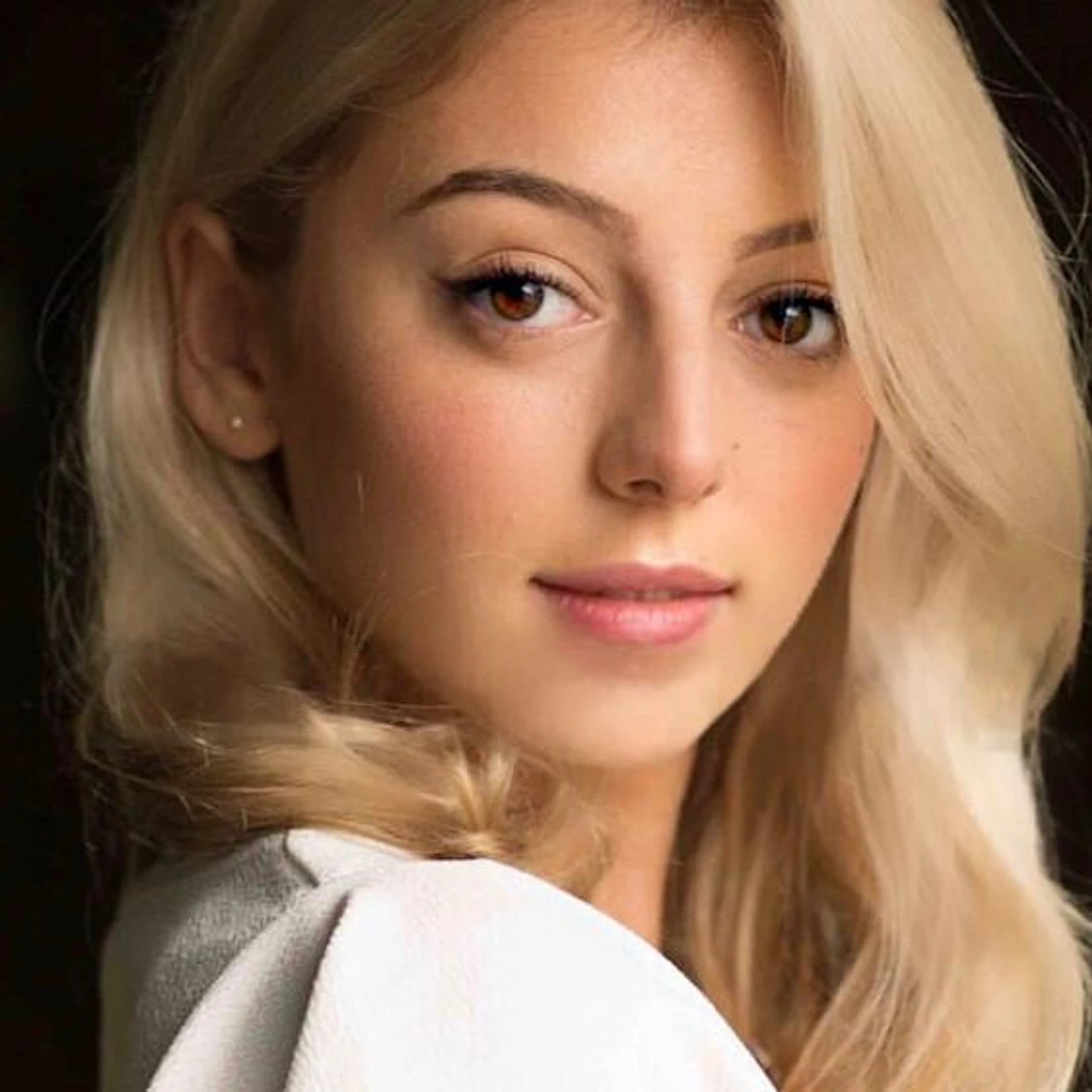 Hollie Steel Brand Page