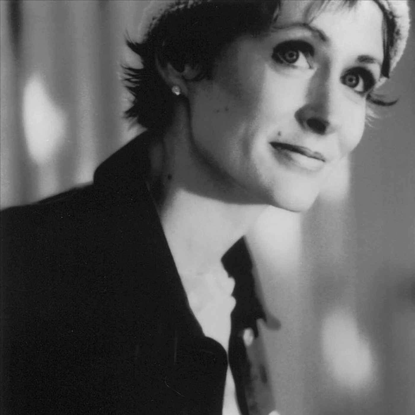 Julie de Azevedo Brand Page