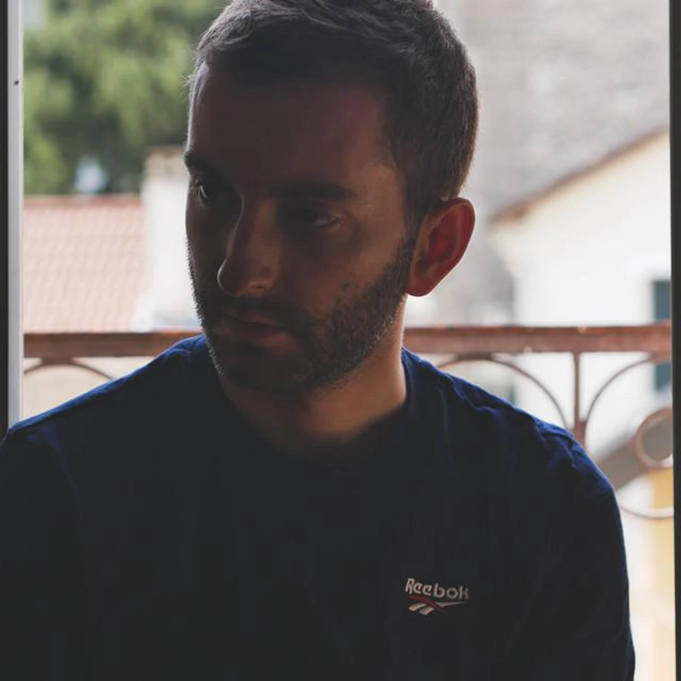 L'Indécis Brand Page