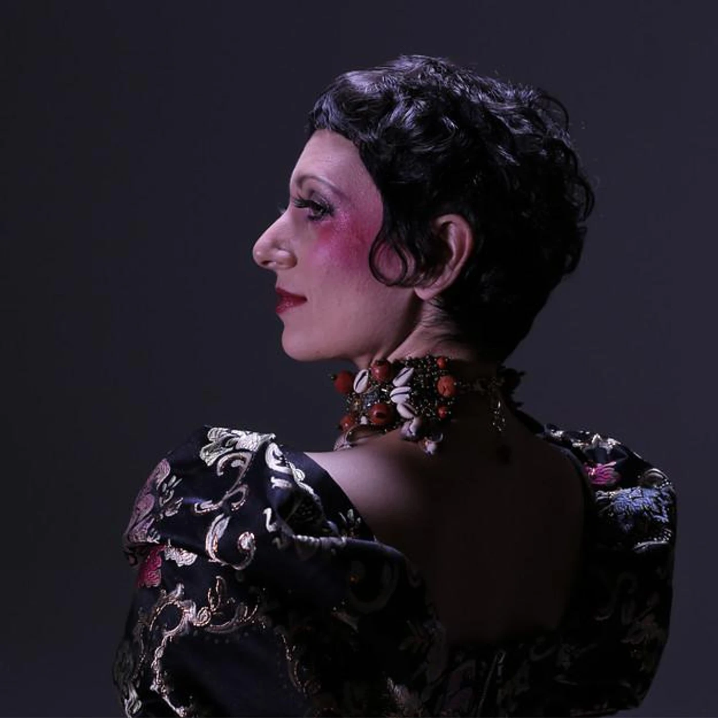 Lívia Nestrovski Brand Page