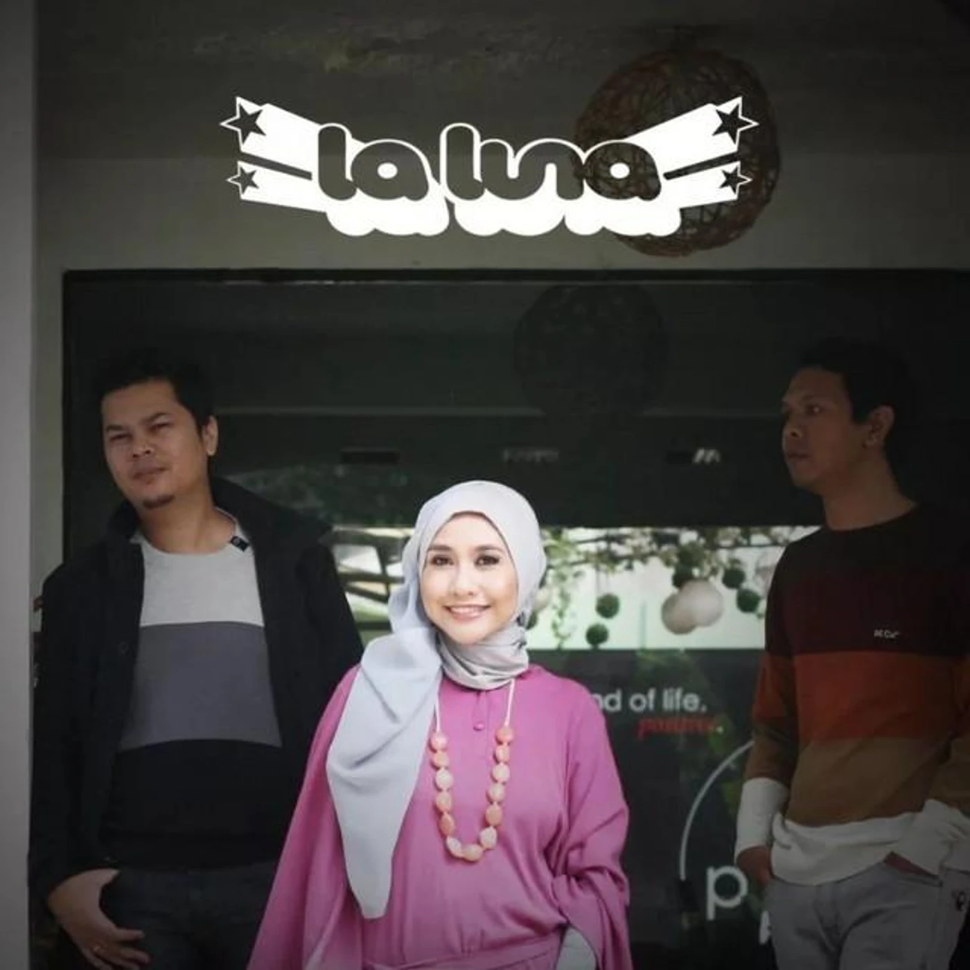 La Luna Brand Page