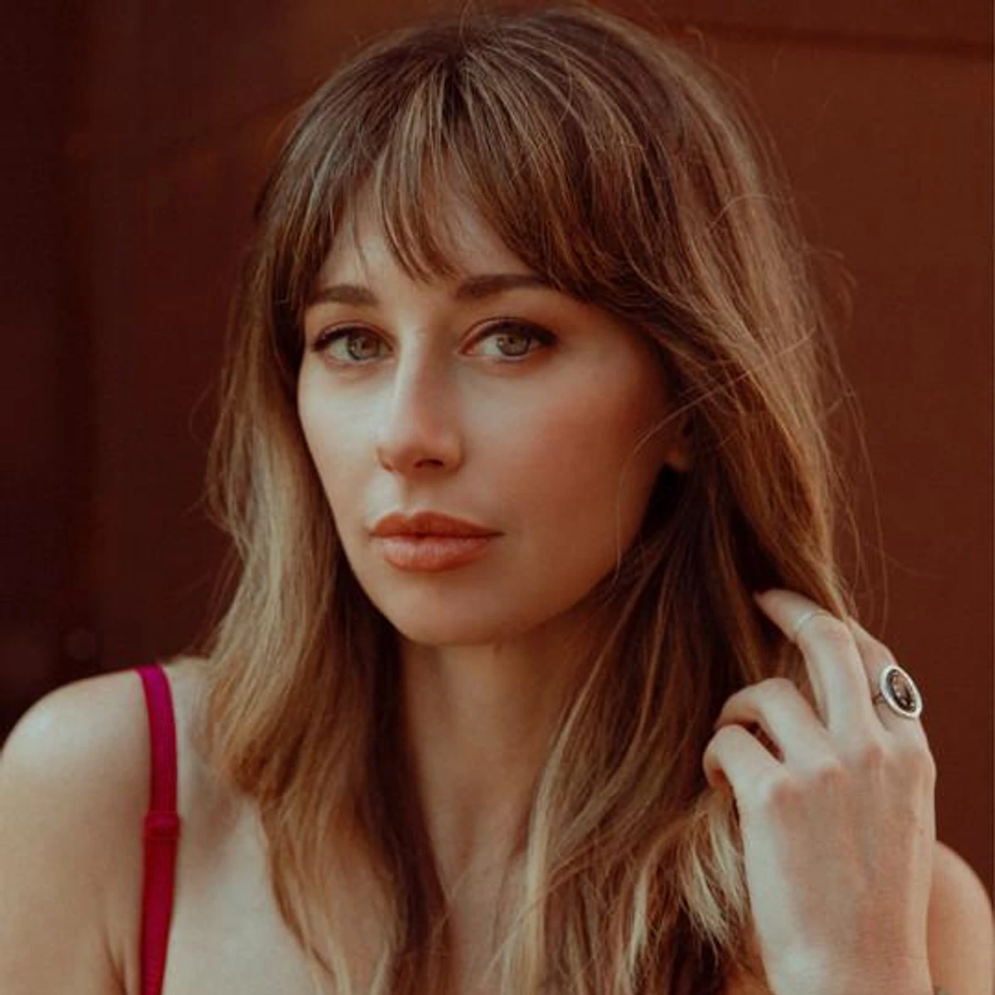 Lera Lynn Brand Page