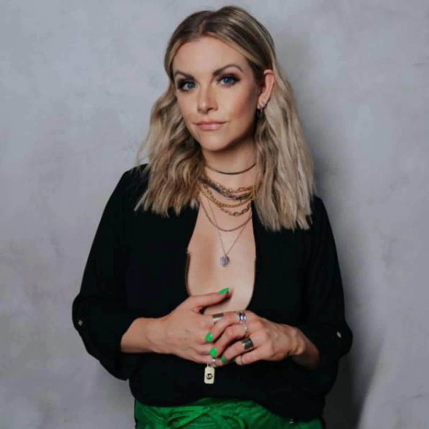 Lindsay Ell Brand Page
