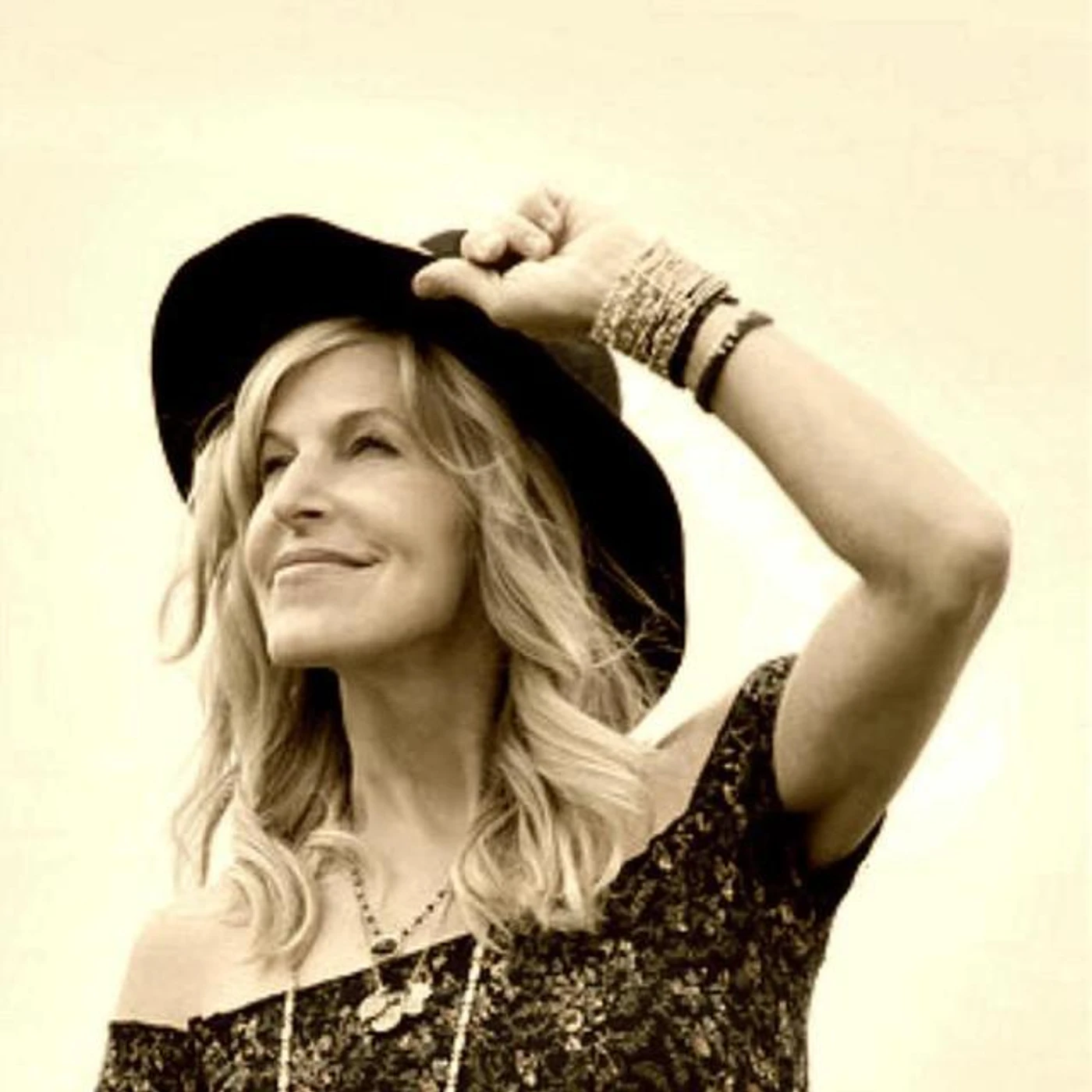 Lizanne Knott Brand Page