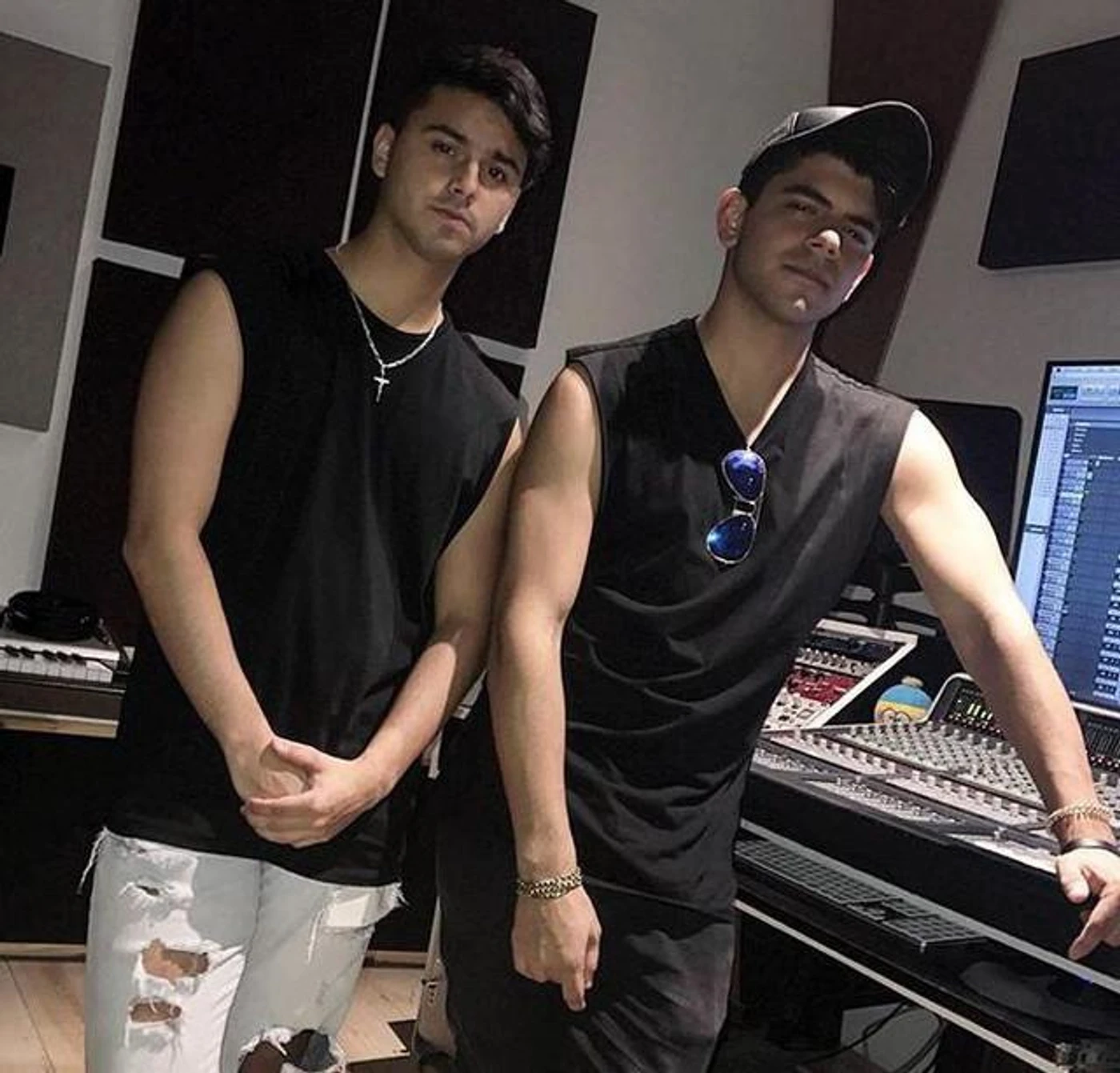 Jota Y Leo