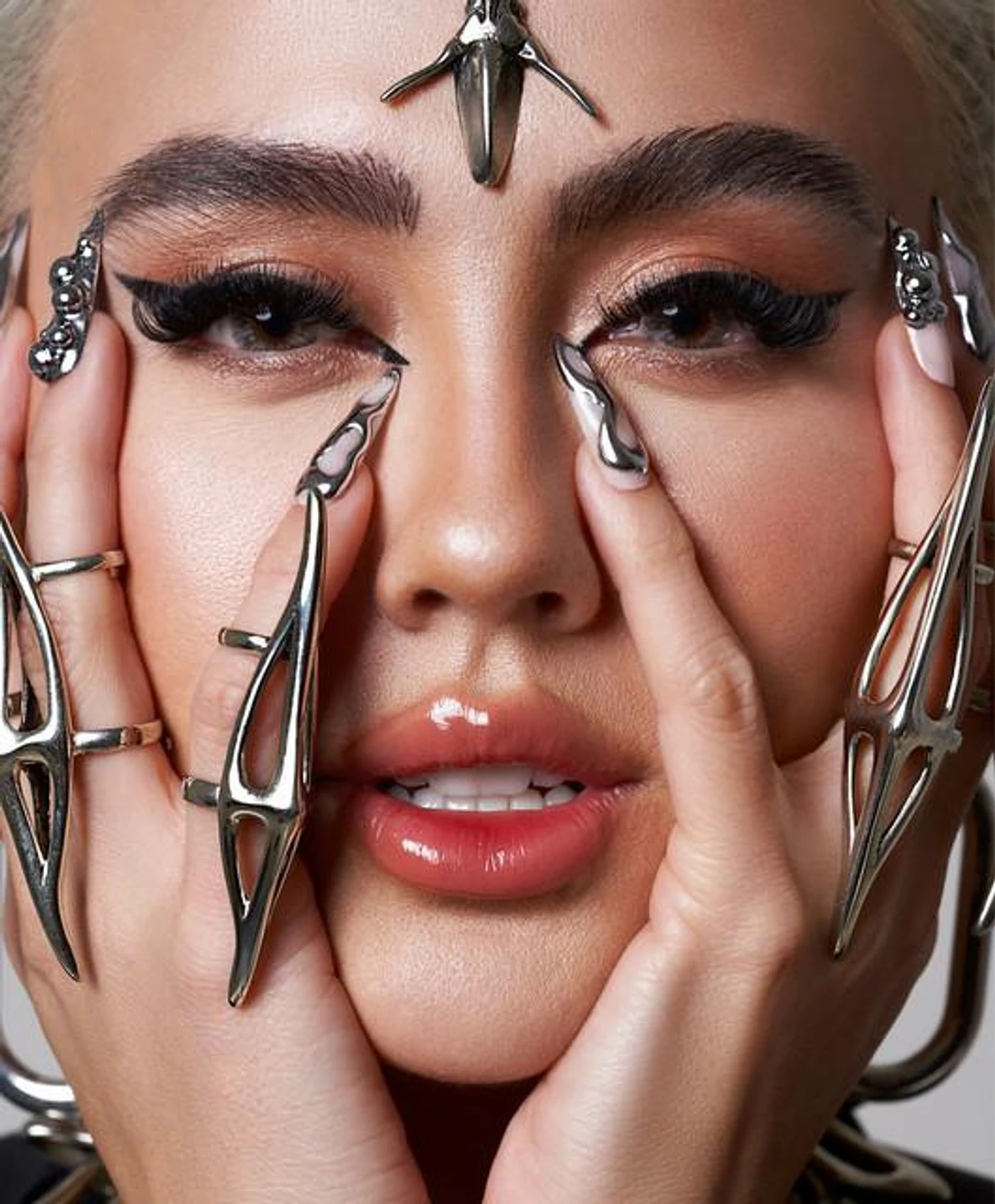 AGNEZ MO
