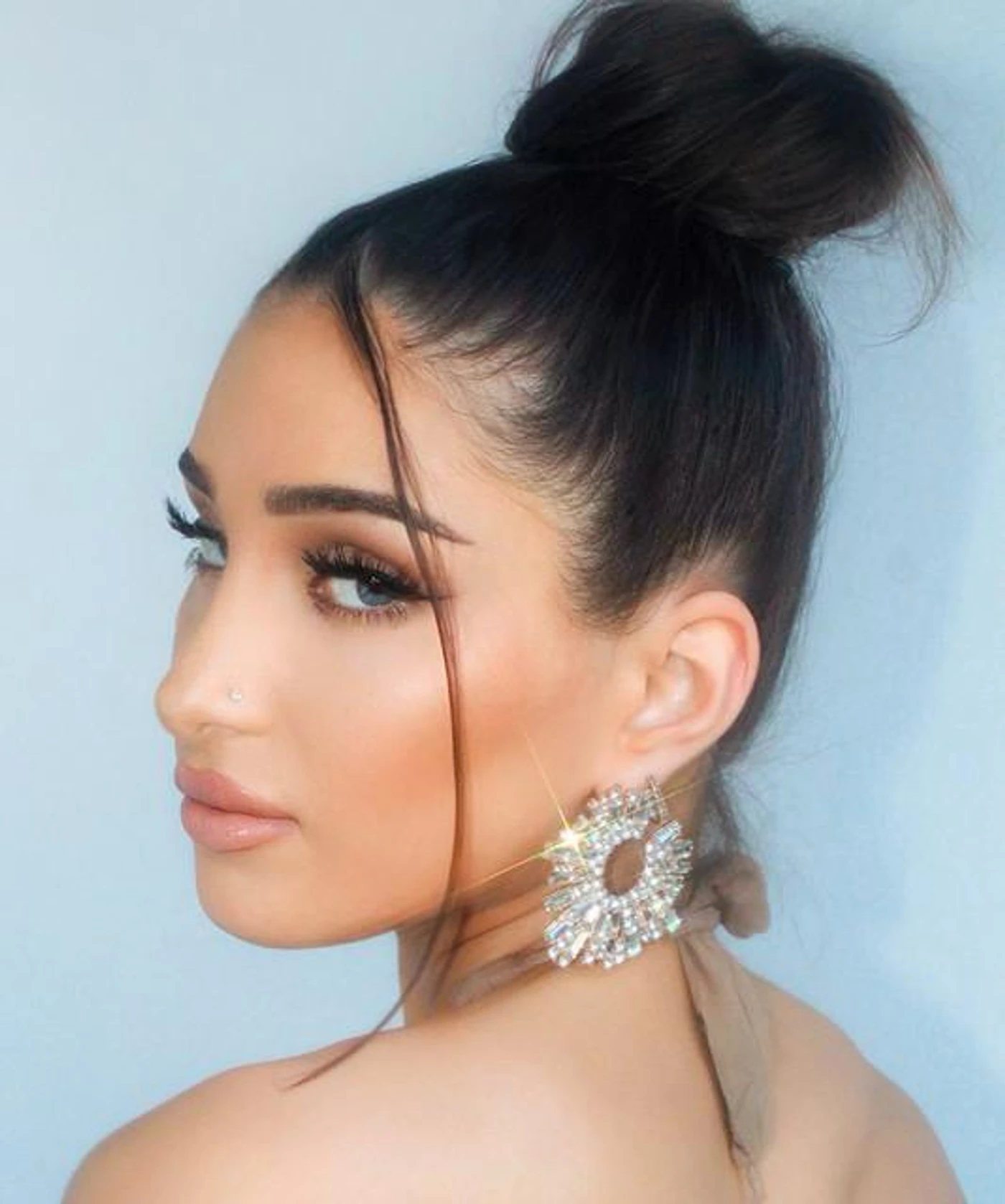 Halle Abadi
