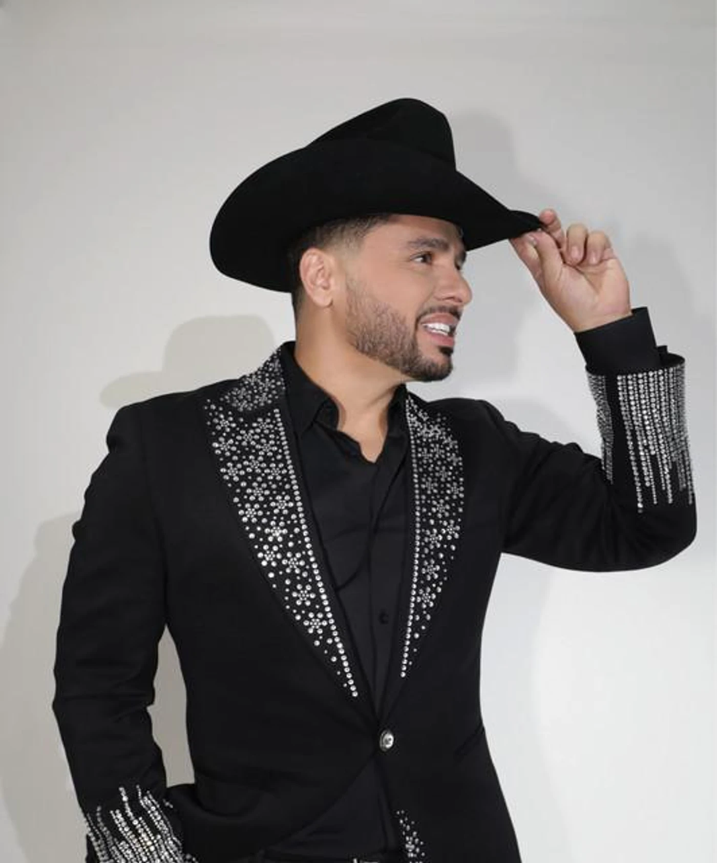 Larry Hernández